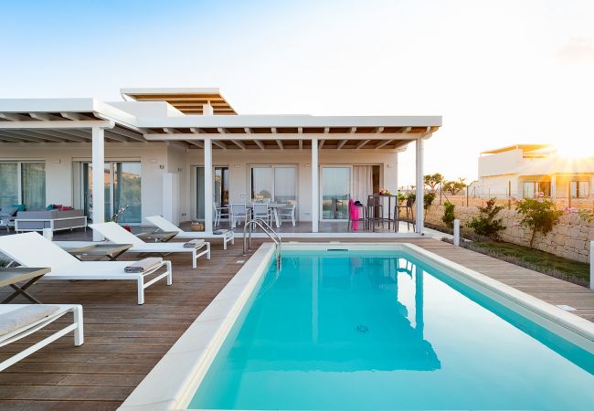 Villa in Noto - Seafront villa with pool near Syracuse, Sicily  - Fico d'India, 8 pax Villa in Noto - Seafront villa with pool near Syracuse, Sicily  - Fico d'India, 8 pax