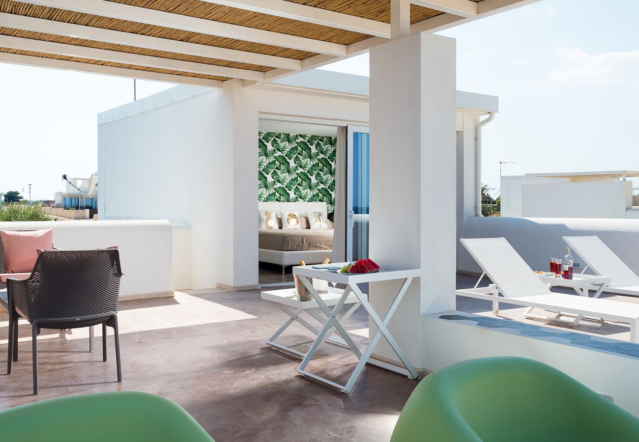 Villa in Noto - Seafront villa with pool near Syracuse, Sicily  - Fico d'India, 8 pax