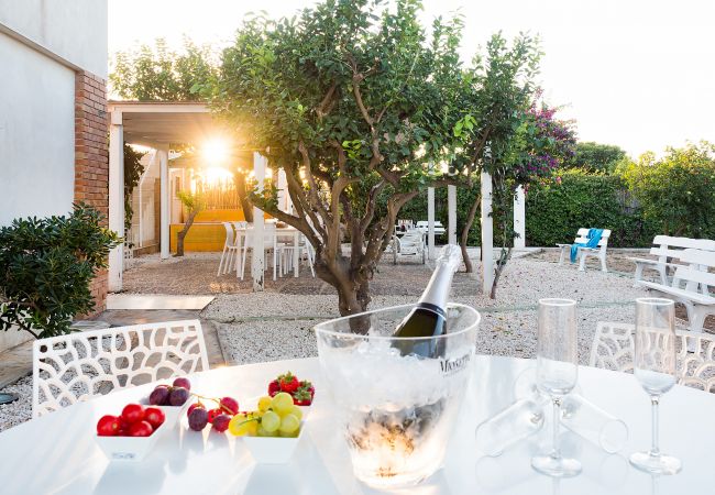 Villa in Ispica - Seafront villa in Porto Ulisse, Ispica, Sicily Villa in Ispica - Seafront villa in Porto Ulisse, Ispica, Sicily