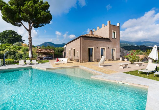 Villa/Dettached house in Zafferana Etnea - Villa with private pool, wellness and small football pitch