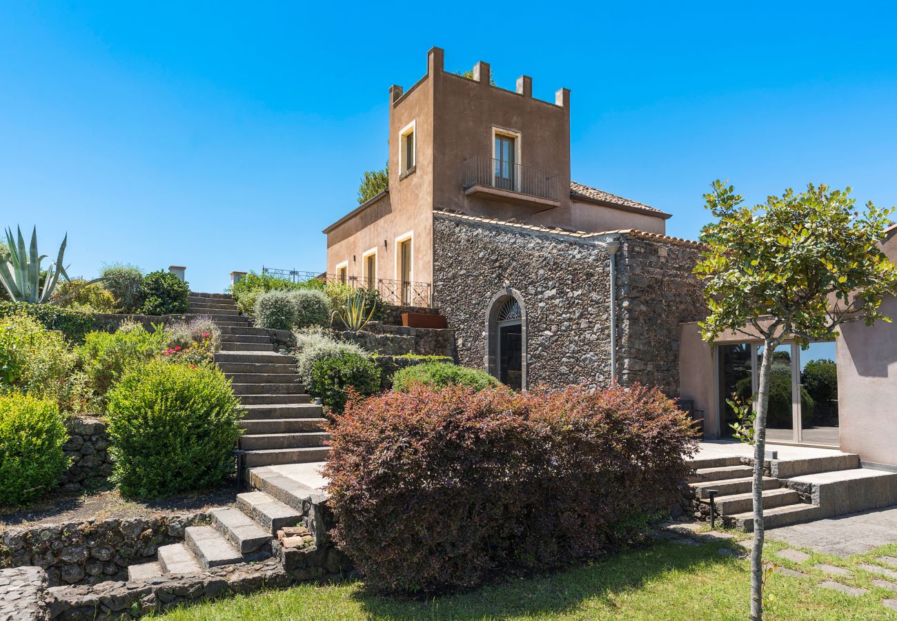 Villa in Zafferana Etnea - Villa with private pool, wellness and small football pitch