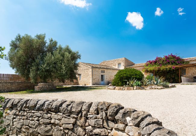 Villa in Scicli - Luxury villa with pool, external kitchen in Scicli, Sicily Villa in Scicli - Luxury villa with pool, external kitchen in Scicli, Sicily