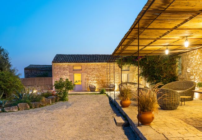 Villa in Scicli - Luxury villa with pool, external kitchen in Scicli, Sicily Villa in Scicli - Luxury villa with pool, external kitchen in Scicli, Sicily