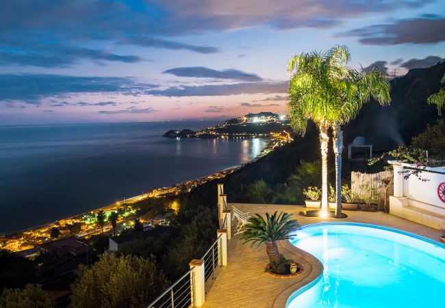 Villa in Taormina - Stunning panoramic villa in Taormina Bay, Sicily