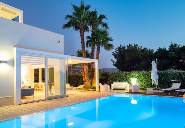 Villa in Custonaci - Exclusive sea villa with pool, Cornino, Sicily Villa in Custonaci - Exclusive sea villa with pool, Cornino, Sicily