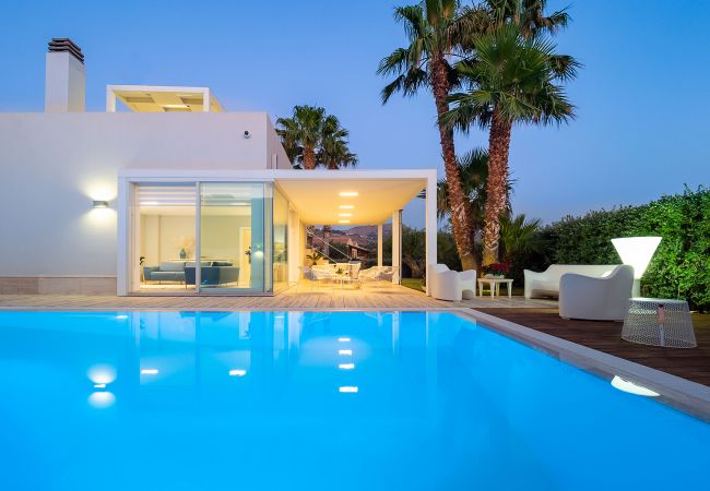 Villa in Custonaci - Exclusive sea villa with pool, Cornino, Sicily Villa in Custonaci - Exclusive sea villa with pool, Cornino, Sicily