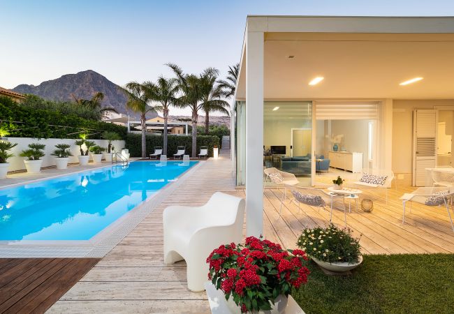 Villa in Custonaci - Exclusive sea villa with pool, Cornino, Sicily Villa in Custonaci - Exclusive sea villa with pool, Cornino, Sicily