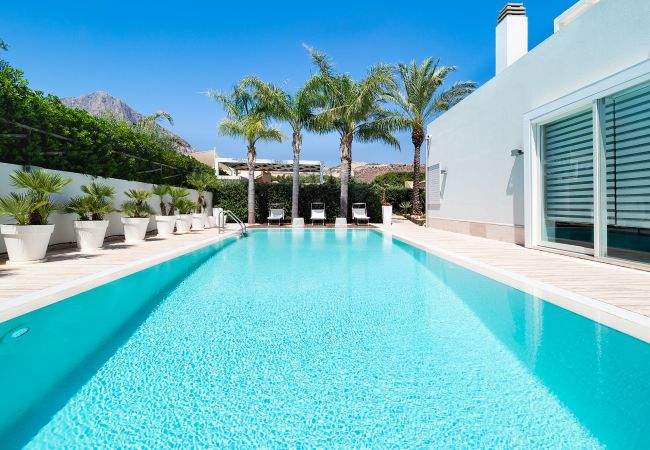 Villa in Custonaci - Exclusive sea villa with pool, Cornino, Sicily Villa in Custonaci - Exclusive sea villa with pool, Cornino, Sicily