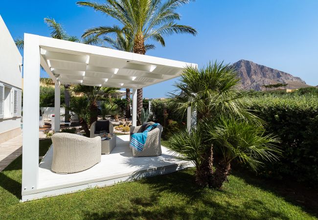 Villa in Custonaci - Exclusive sea villa with pool, Cornino, Sicily Villa in Custonaci - Exclusive sea villa with pool, Cornino, Sicily