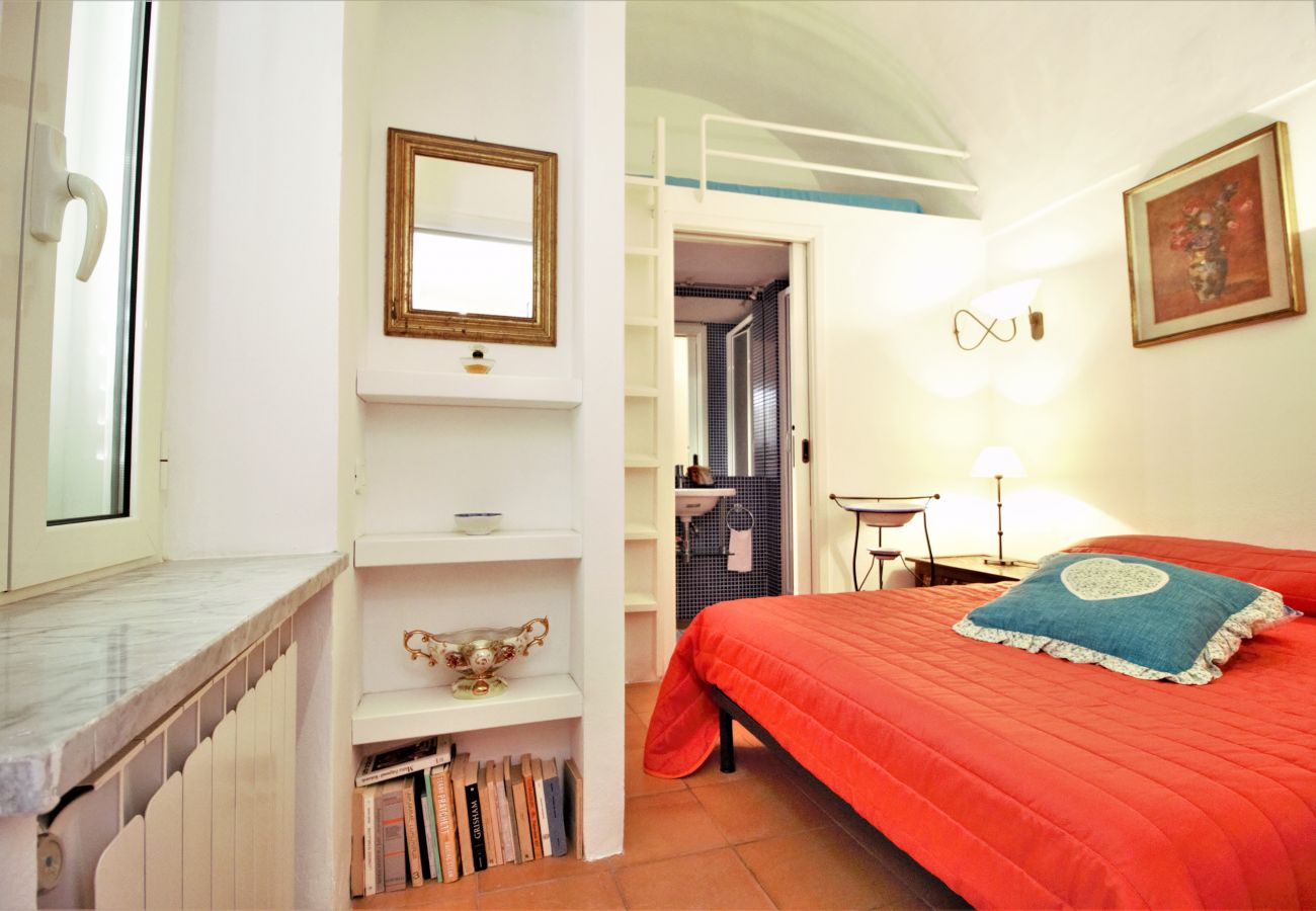 Apartment in Sperlonga - Panoramic Three-Room Apartment in the Historic Center