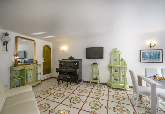 Villa in Praiano - Villa Albatros - Stunning 2 floors Villa for large groups! Villa in Praiano - Villa Albatros - Stunning 2 floors Villa for large groups!