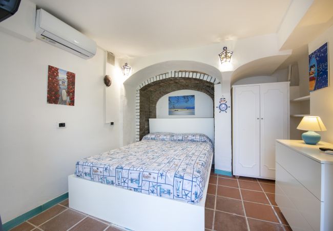 Villa in Praiano - Villa Albatros - Stunning 2 floors Villa for large groups! Villa in Praiano - Villa Albatros - Stunning 2 floors Villa for large groups!