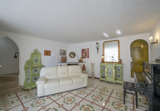 Villa in Praiano - Villa Albatros - Stunning 2 floors Villa for large groups! Villa in Praiano - Villa Albatros - Stunning 2 floors Villa for large groups!