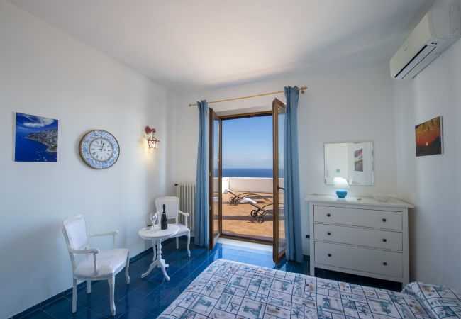 Villa in Praiano - Villa Albatros - Stunning 2 floors Villa for large groups! Villa in Praiano - Villa Albatros - Stunning 2 floors Villa for large groups!