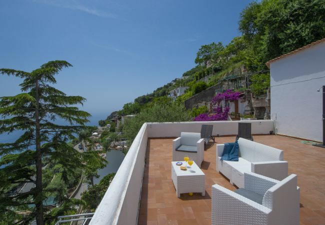 Villa in Praiano - Villa Albatros - Stunning 2 floors Villa for large groups! Villa in Praiano - Villa Albatros - Stunning 2 floors Villa for large groups!