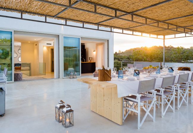 Villa in Avola - Designer villa with pool near Noto, Sicily  Villa in Avola - Designer villa with pool near Noto, Sicily