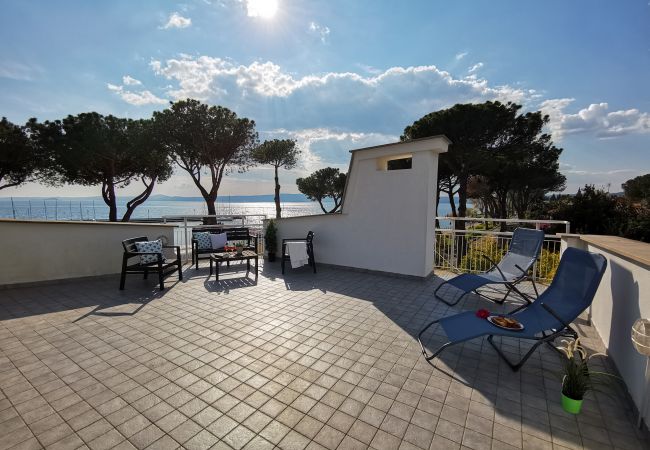 Villa in Bolsena - Villa directly by the sea -Villa Clara for 12 persons Villa in Bolsena - Villa directly by the sea -Villa Clara for 12 persons