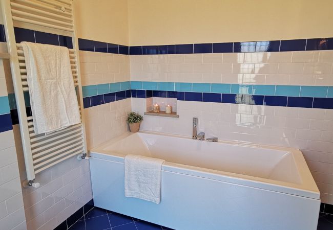 Villa in Bolsena - Villa directly by the sea -Villa Clara for 12 persons Villa in Bolsena - Villa directly by the sea -Villa Clara for 12 persons