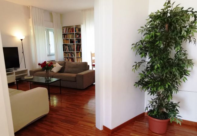 Villa in Bolsena - Villa directly by the sea -Villa Clara for 12 persons Villa in Bolsena - Villa directly by the sea -Villa Clara for 12 persons