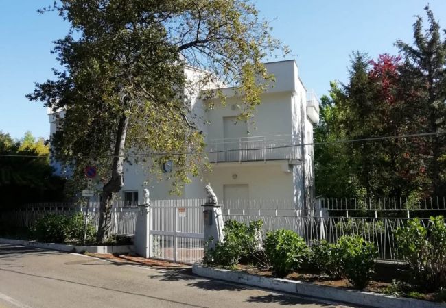 Villa in Bolsena - Villa directly by the sea -Villa Clara for 12 persons Villa in Bolsena - Villa directly by the sea -Villa Clara for 12 persons