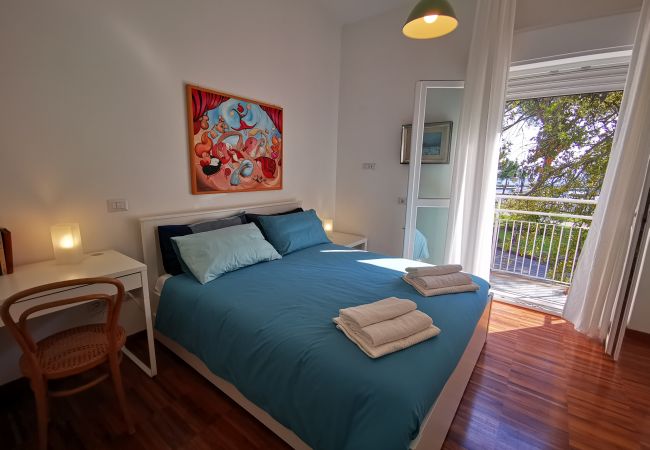 Villa in Bolsena - Villa directly by the sea -Villa Clara for 12 persons Villa in Bolsena - Villa directly by the sea -Villa Clara for 12 persons