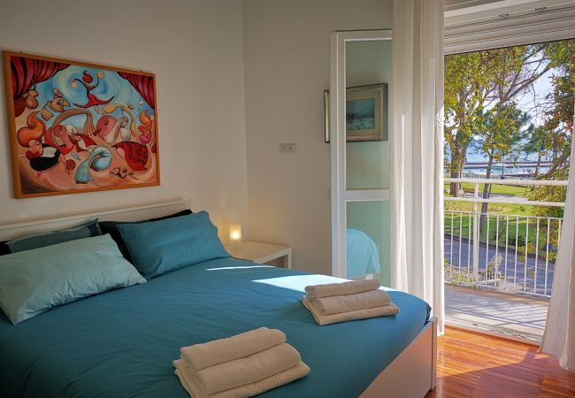 Villa in Bolsena - Villa directly by the sea -Villa Clara for 12 persons Villa in Bolsena - Villa directly by the sea -Villa Clara for 12 persons