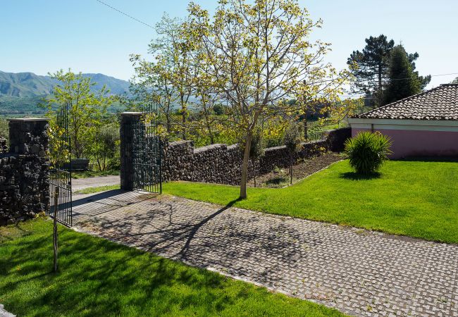 Villa in Randazzo - Charming villa with pool in Randazzo, Sicily   Villa in Randazzo - Charming villa with pool in Randazzo, Sicily