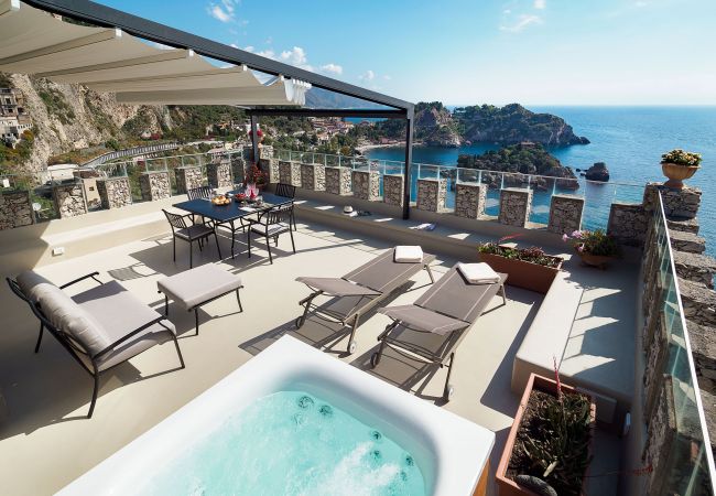  in Taormina - Luxury seafront apartment with terrace and Jacuzzi, Taormina, Sicily