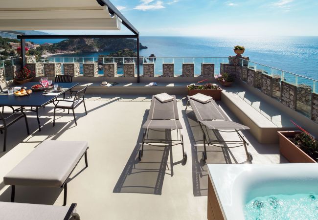 Apartment in Taormina - Luxury seafront apartment with terrace and Jacuzzi, Taormina, Sicily Apartment in Taormina - Luxury seafront apartment with terrace and Jacuzzi, Taormina, Sicily