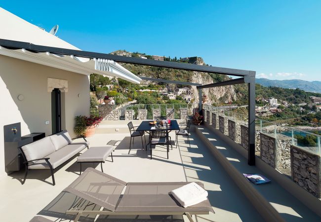 Apartment in Taormina - Luxury seafront apartment with terrace and Jacuzzi, Taormina, Sicily Apartment in Taormina - Luxury seafront apartment with terrace and Jacuzzi, Taormina, Sicily
