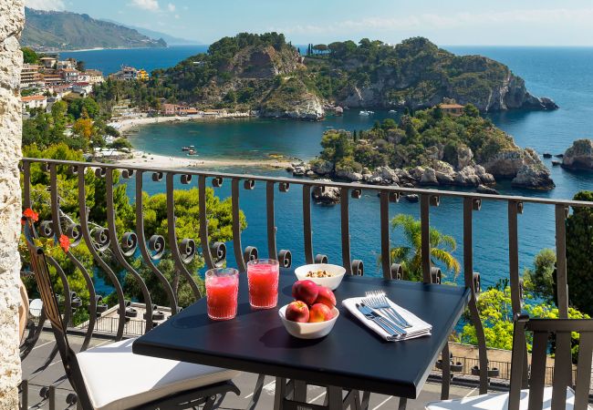 Apartment in Taormina - Luxury seafront apartment with terrace and Jacuzzi, Taormina, Sicily Apartment in Taormina - Luxury seafront apartment with terrace and Jacuzzi, Taormina, Sicily