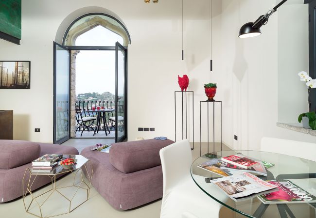 Apartment in Taormina - Luxury seafront apartment with terrace and Jacuzzi, Taormina, Sicily Apartment in Taormina - Luxury seafront apartment with terrace and Jacuzzi, Taormina, Sicily