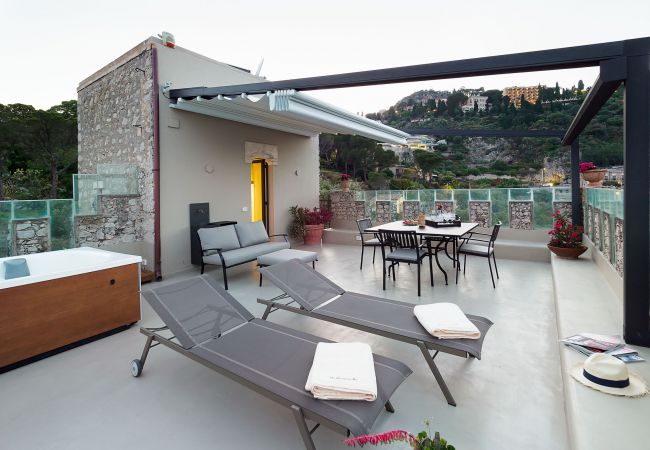 Apartment in Taormina - Luxury seafront apartment with terrace and Jacuzzi, Taormina, Sicily Apartment in Taormina - Luxury seafront apartment with terrace and Jacuzzi, Taormina, Sicily