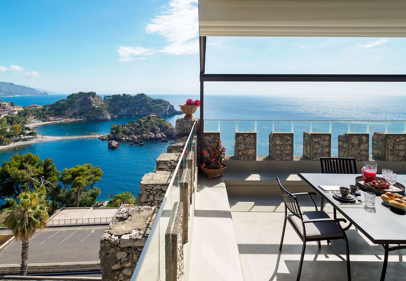 Apartment in Taormina - Luxury seafront apartment with terrace and Jacuzzi, Taormina, Sicily