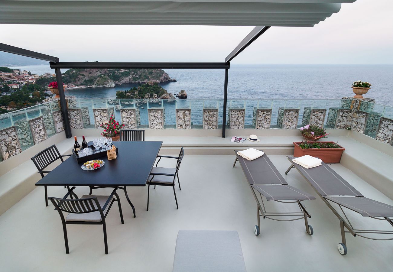 Apartment in Taormina - Luxury seafront apartment with terrace and Jacuzzi, Taormina, Sicily