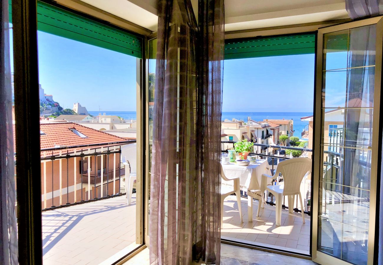 Apartment in Sperlonga - Apartment with terrace overlooking the sea