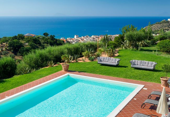 Villa in Capo d´Orlando - Luxury Villa with pool near Capo D'Orlando, with sea views towards the Aeolian Islands, Sicily. Villa in Capo d´Orlando - Luxury Villa with pool near Capo D'Orlando, with sea views towards the Aeolian Islands, Sicily.