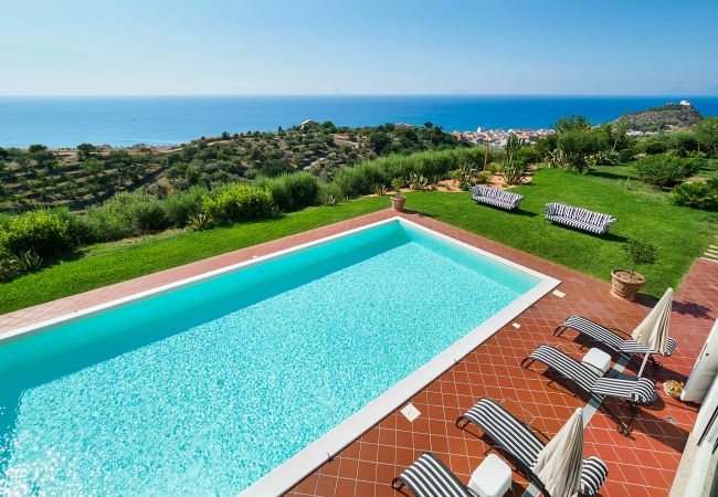 Villa in Capo d´Orlando - Luxury Villa with pool near Capo D'Orlando, with sea views towards the Aeolian Islands, Sicily. Villa in Capo d´Orlando - Luxury Villa with pool near Capo D'Orlando, with sea views towards the Aeolian Islands, Sicily.