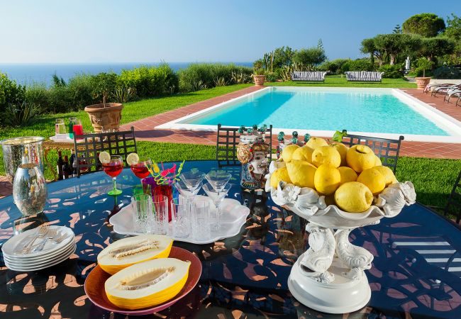 Villa in Capo d´Orlando - Luxury Villa with pool near Capo D'Orlando, with sea views towards the Aeolian Islands, Sicily. Villa in Capo d´Orlando - Luxury Villa with pool near Capo D'Orlando, with sea views towards the Aeolian Islands, Sicily.