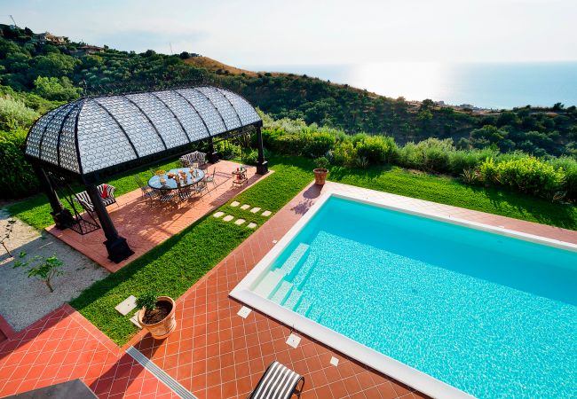 Villa in Capo d´Orlando - Luxury Villa with pool near Capo D'Orlando, with sea views towards the Aeolian Islands, Sicily. Villa in Capo d´Orlando - Luxury Villa with pool near Capo D'Orlando, with sea views towards the Aeolian Islands, Sicily.