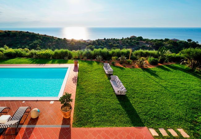 Villa in Capo d´Orlando - Luxury Villa with pool near Capo D'Orlando, with sea views towards the Aeolian Islands, Sicily. Villa in Capo d´Orlando - Luxury Villa with pool near Capo D'Orlando, with sea views towards the Aeolian Islands, Sicily.