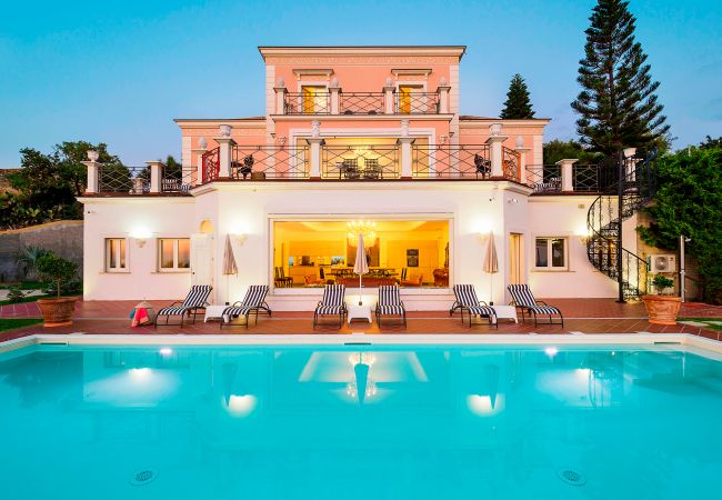 Villa in Capo d´Orlando - Luxury Villa with pool near Capo D'Orlando, with sea views towards the Aeolian Islands, Sicily. Villa in Capo d´Orlando - Luxury Villa with pool near Capo D'Orlando, with sea views towards the Aeolian Islands, Sicily.