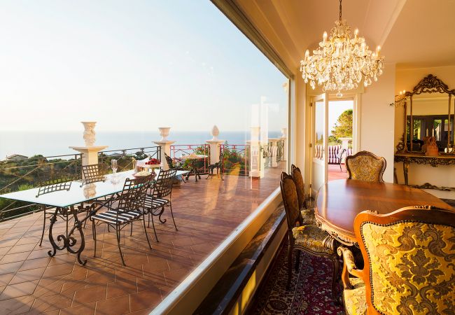 Villa in Capo d´Orlando - Luxury Villa with pool near Capo D'Orlando, with sea views towards the Aeolian Islands, Sicily. Villa in Capo d´Orlando - Luxury Villa with pool near Capo D'Orlando, with sea views towards the Aeolian Islands, Sicily.