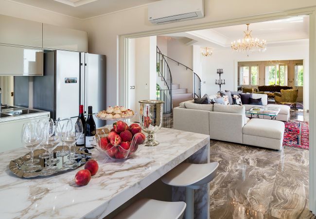 Villa in Capo d´Orlando - Luxury Villa with pool near Capo D'Orlando, with sea views towards the Aeolian Islands, Sicily. Villa in Capo d´Orlando - Luxury Villa with pool near Capo D'Orlando, with sea views towards the Aeolian Islands, Sicily.