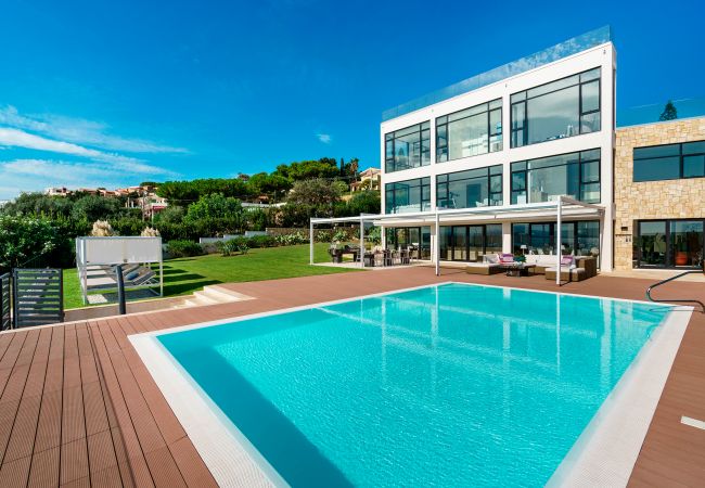 Villa in Siracusa - Villa with pool and direct access to the rocks below in Siracusa, Sicily Villa in Siracusa - Villa with pool and direct access to the rocks below in Siracusa, Sicily