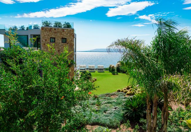 Villa in Siracusa - Villa with pool and direct access to the rocks below in Siracusa, Sicily Villa in Siracusa - Villa with pool and direct access to the rocks below in Siracusa, Sicily