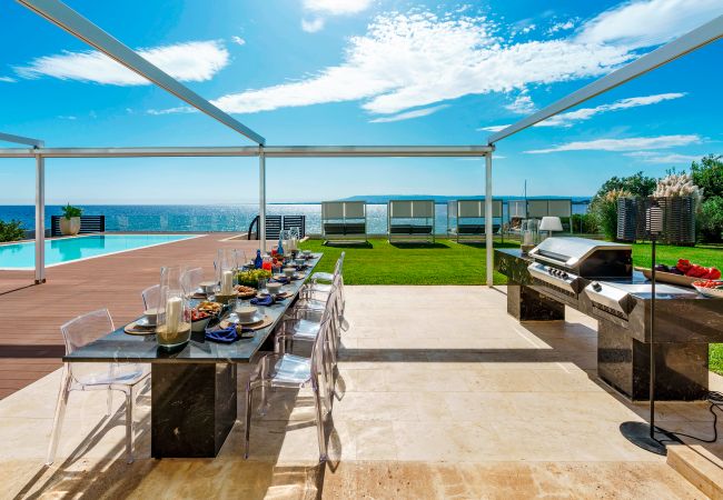 Villa in Siracusa - Villa with pool and direct access to the rocks below in Siracusa, Sicily Villa in Siracusa - Villa with pool and direct access to the rocks below in Siracusa, Sicily