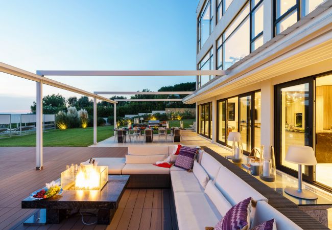 Villa in Siracusa - Villa with pool and direct access to the rocks below in Siracusa, Sicily Villa in Siracusa - Villa with pool and direct access to the rocks below in Siracusa, Sicily