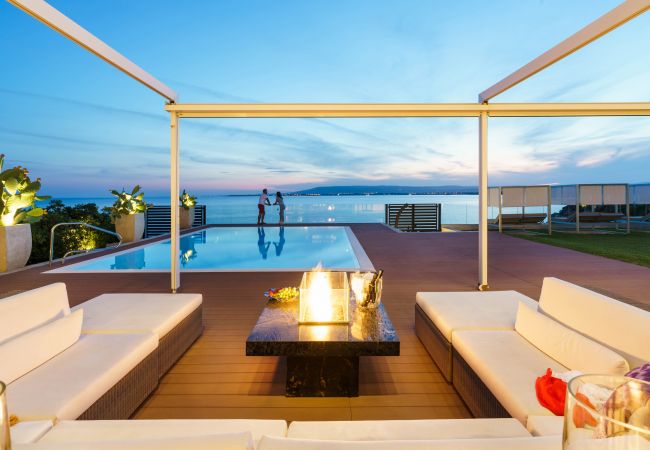 Villa in Siracusa - Villa with pool and direct access to the rocks below in Siracusa, Sicily Villa in Siracusa - Villa with pool and direct access to the rocks below in Siracusa, Sicily