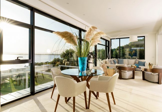 Villa in Siracusa - Villa with pool and direct access to the rocks below in Siracusa, Sicily Villa in Siracusa - Villa with pool and direct access to the rocks below in Siracusa, Sicily